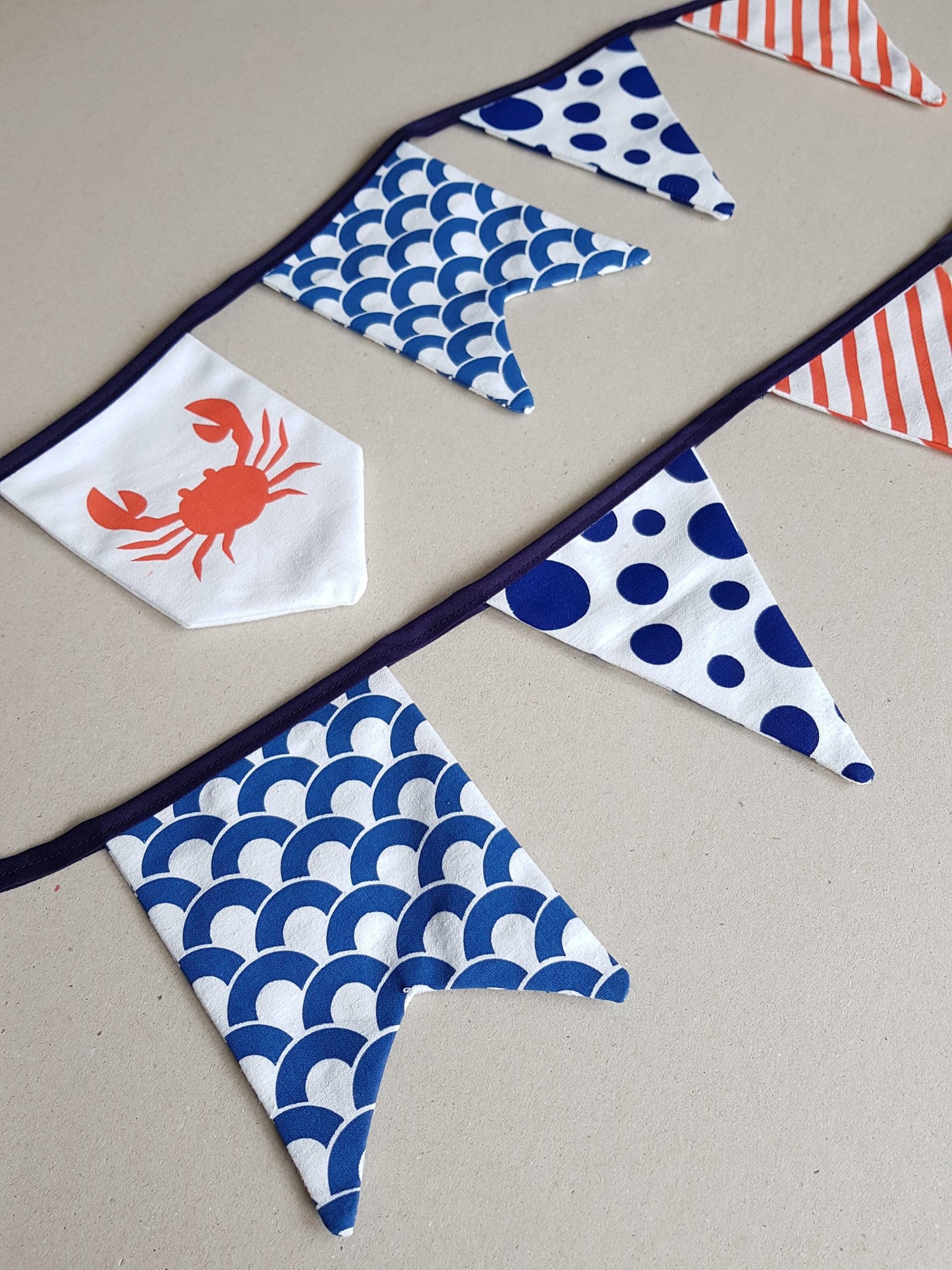 Pommes - Pennant Chain - Stencil & Cut File