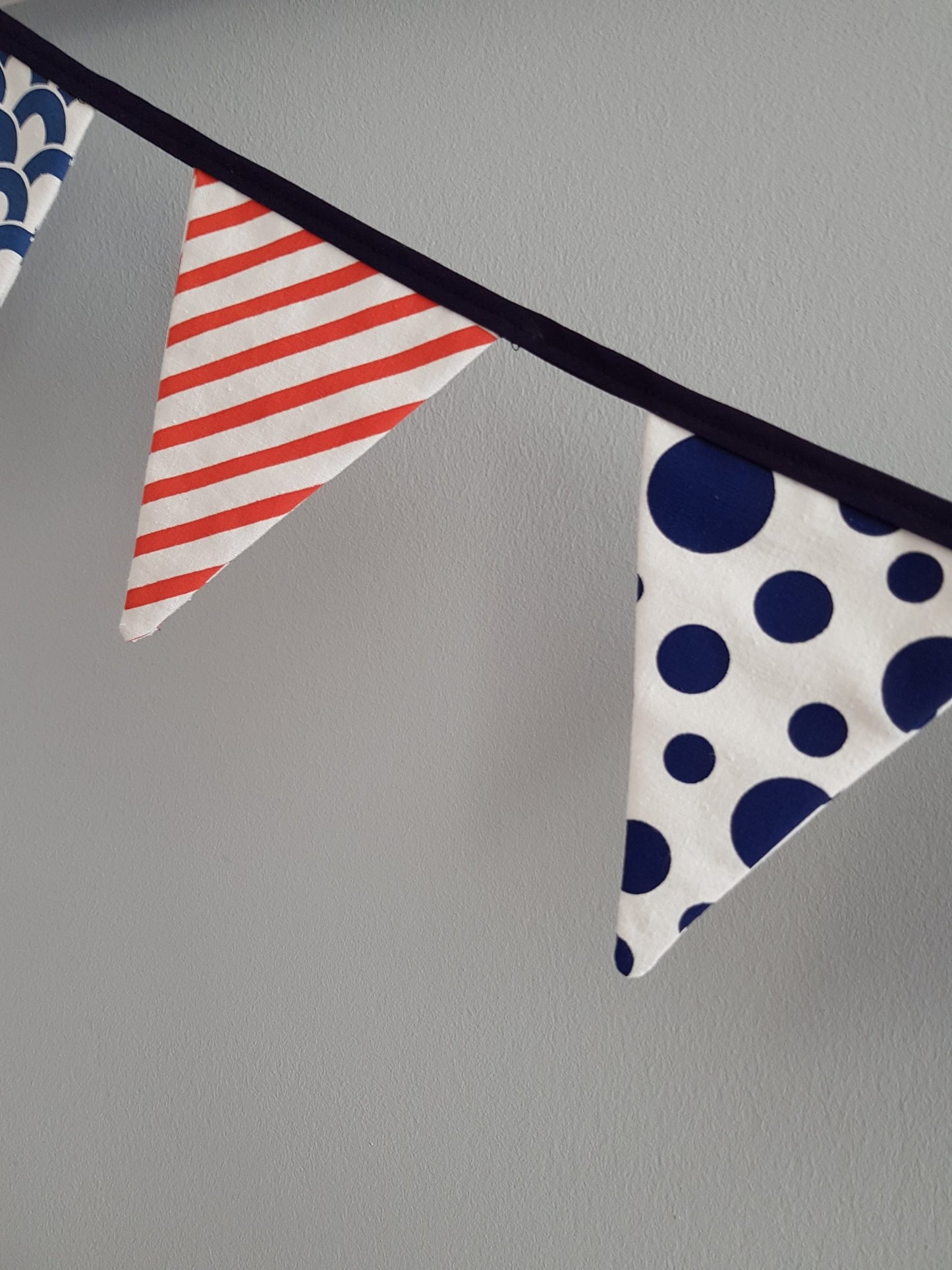 Pommes - Pennant Chain - Stencil & Cut File