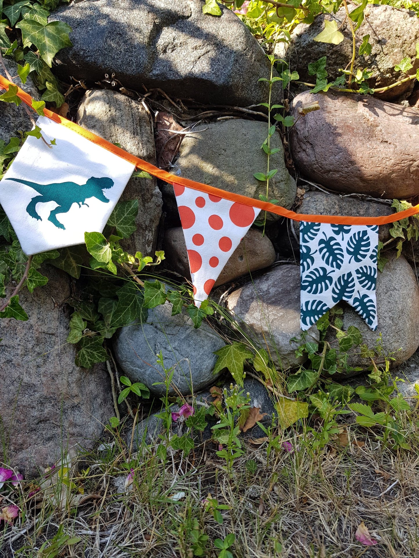 Pommes - Pennant Chain - Stencil & Cut File