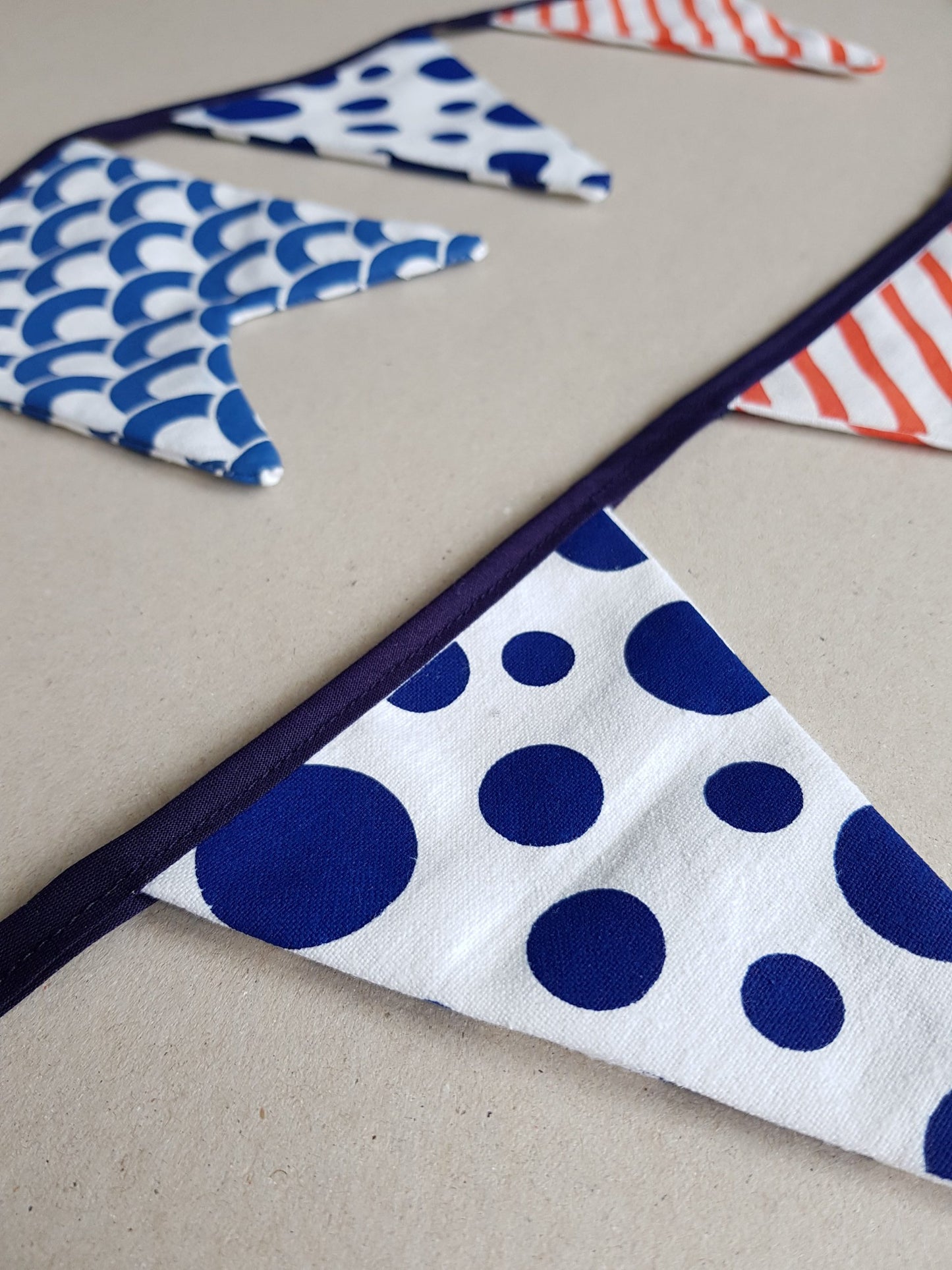 Pommes - Pennant Chain - Stencil & Cut File