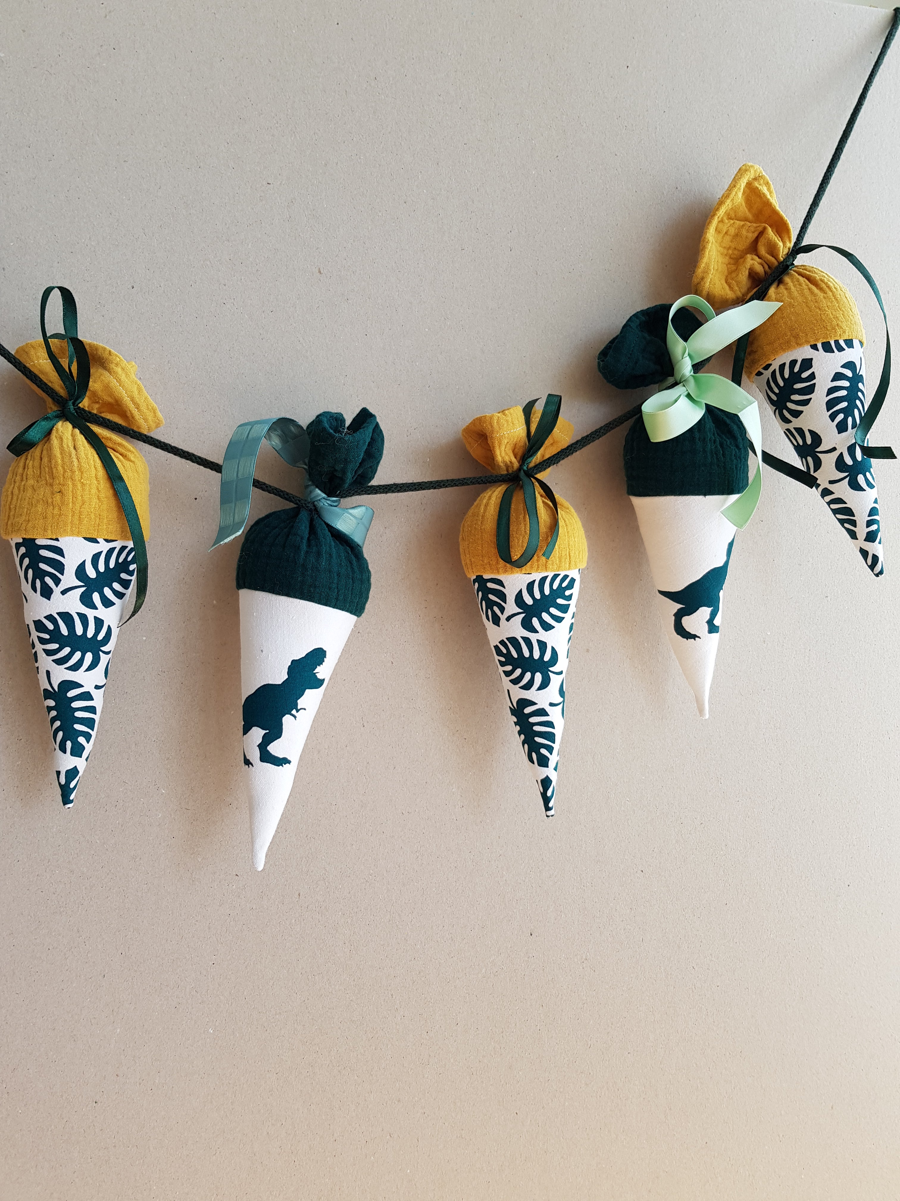 T-Rex Bundle - Mini-Schultüte - Stencil & Cut File